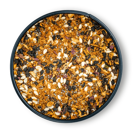 Runde Dose Bio Shichimi Togarashi, bunte japanische Gewürzmischung mit sichtbaren Sesamsamen.