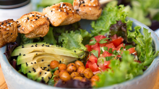 Hähnchen Avocado Salat Bowl