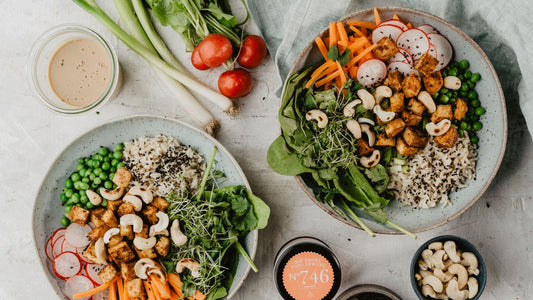 Vegane Bowl mit Sesam-Dressing 
