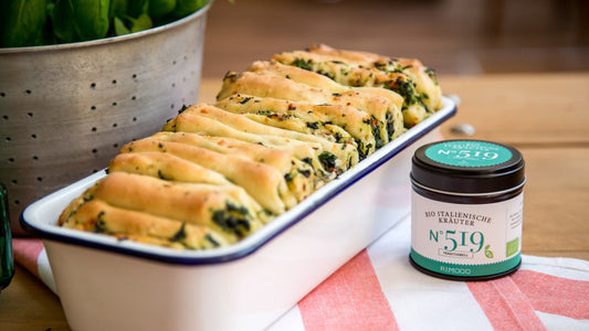 Faltenbrot mit Kräuterbutter