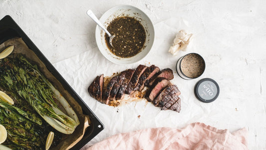Steak mit Tuk Meric Sauce und Pak Choi