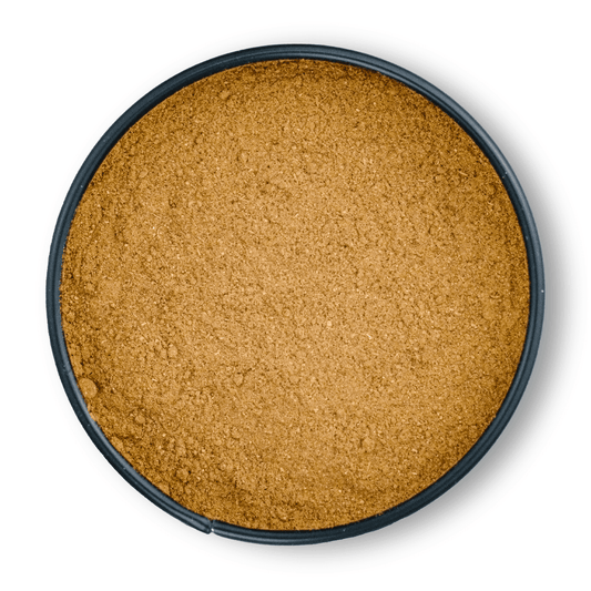 Runde schwarze Dose mit fein gemahlenem Bio Pumpkin Spice, von oben gesehen.