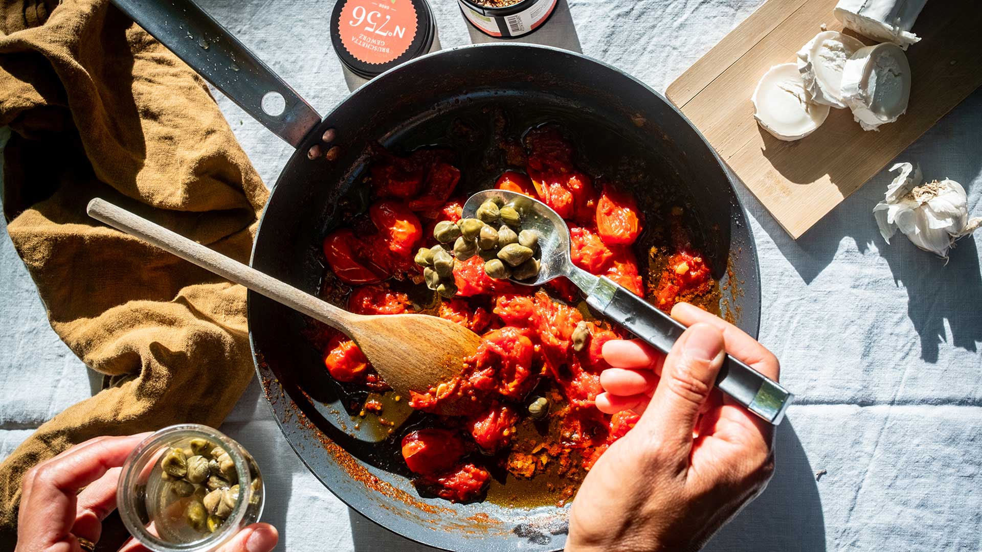 Bruschetta-Pasta Rezept mit Tomaten und Ziegenkäse