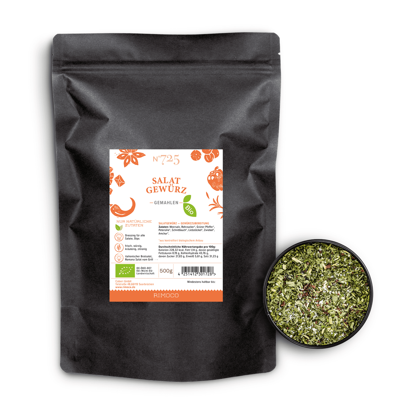 Schwarzer Beutel Bio Salatgewürz neben Schale mit grünem, grobem Kräutermix.